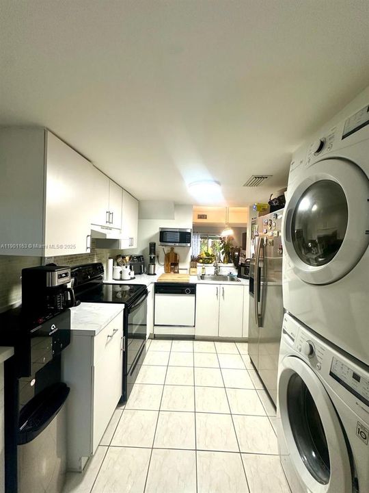 Active With Contract: $2,790 (3 beds, 2 baths, 1240 Square Feet)