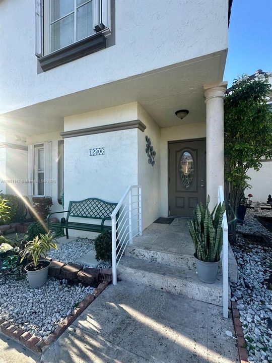 Active With Contract: $2,790 (3 beds, 2 baths, 1240 Square Feet)