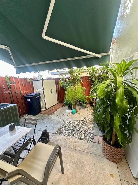 Active With Contract: $2,790 (3 beds, 2 baths, 1240 Square Feet)