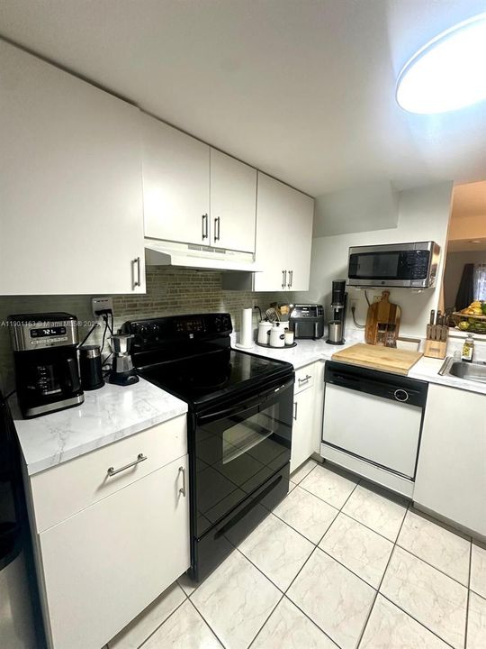 Active With Contract: $2,790 (3 beds, 2 baths, 1240 Square Feet)