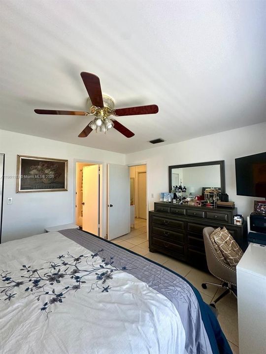 Active With Contract: $2,790 (3 beds, 2 baths, 1240 Square Feet)