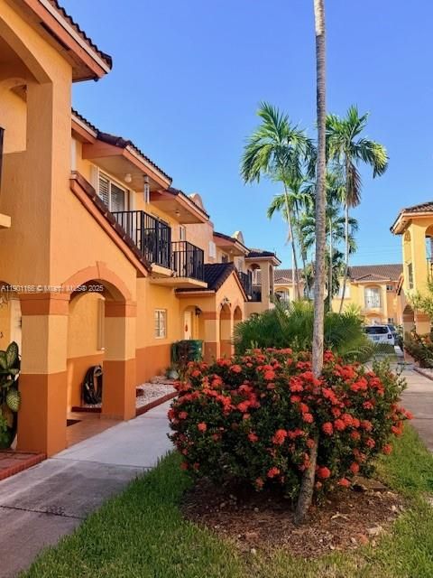 Recently Rented: $2,900 (3 beds, 2 baths, 1180 Square Feet)