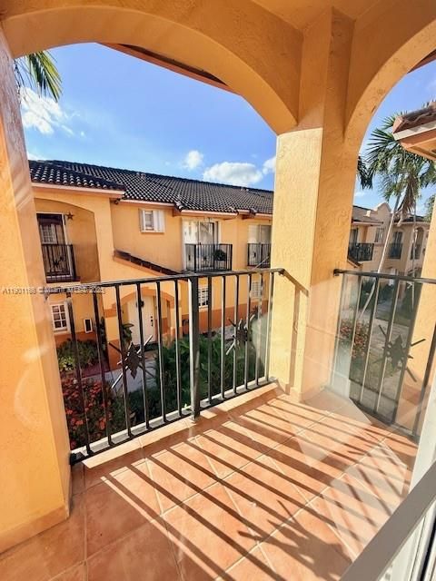 Recently Rented: $2,900 (3 beds, 2 baths, 1180 Square Feet)