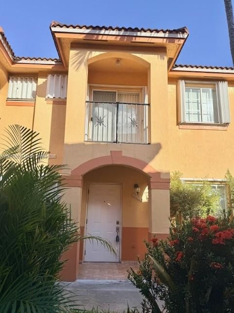 Recently Rented: $2,900 (3 beds, 2 baths, 1180 Square Feet)