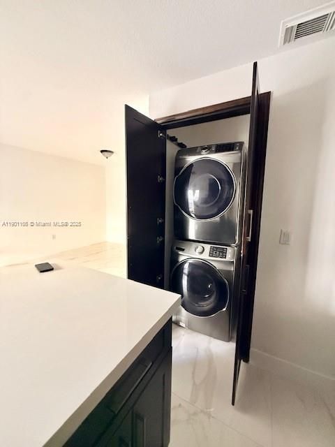 Recently Rented: $2,900 (3 beds, 2 baths, 1180 Square Feet)