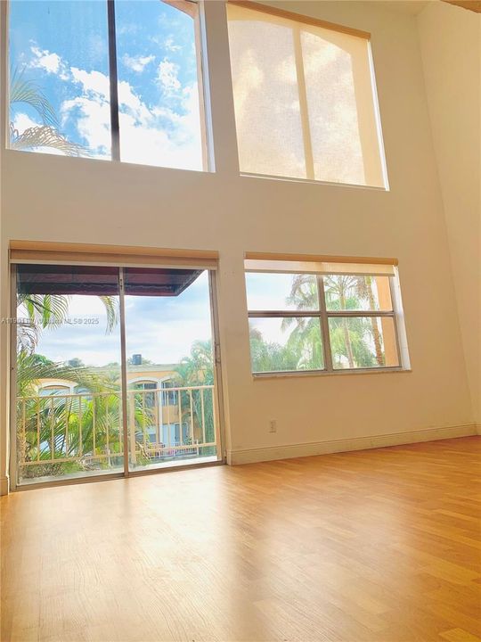 Recently Rented: $1,800 (1 beds, 1 baths, 982 Square Feet)