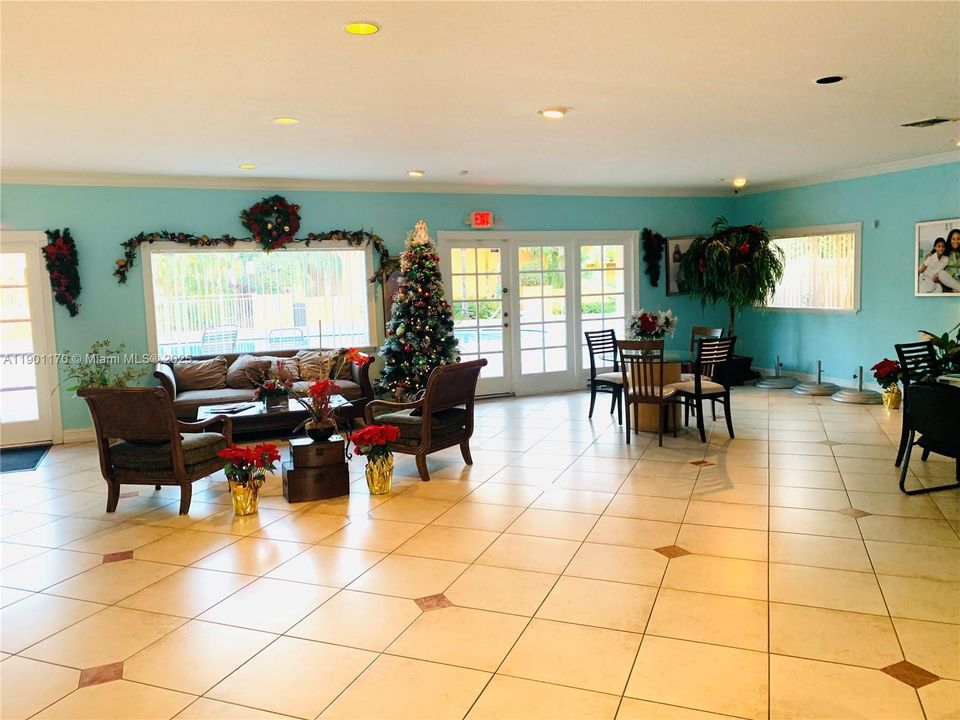 Recently Rented: $1,800 (1 beds, 1 baths, 982 Square Feet)