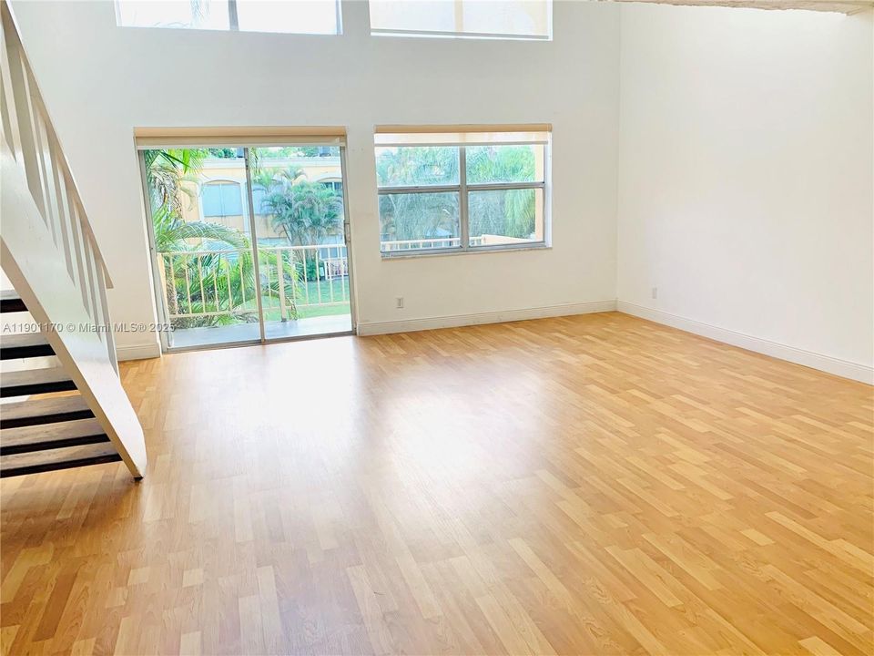 Recently Rented: $1,800 (1 beds, 1 baths, 982 Square Feet)