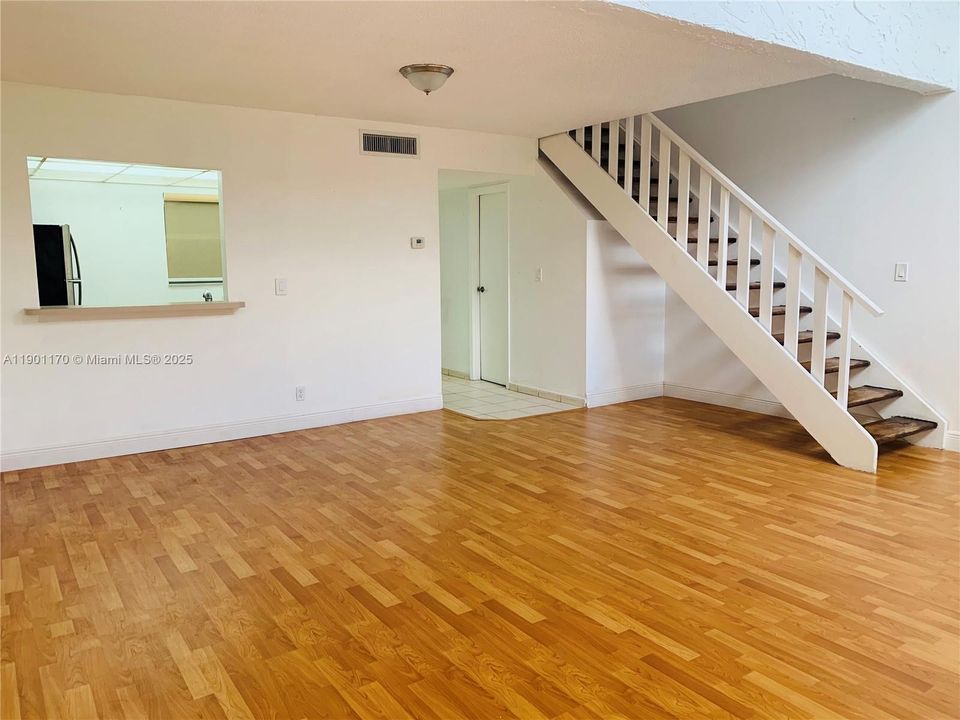 Recently Rented: $1,800 (1 beds, 1 baths, 982 Square Feet)