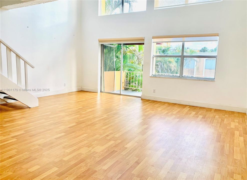 Recently Rented: $1,800 (1 beds, 1 baths, 982 Square Feet)