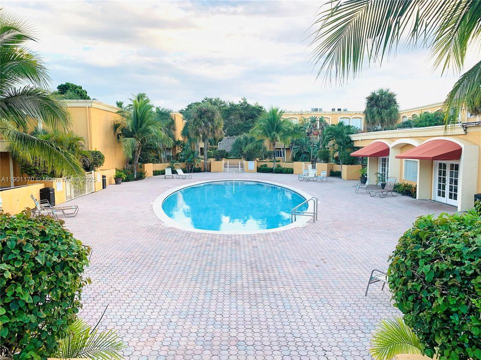 Recently Rented: $1,800 (1 beds, 1 baths, 982 Square Feet)