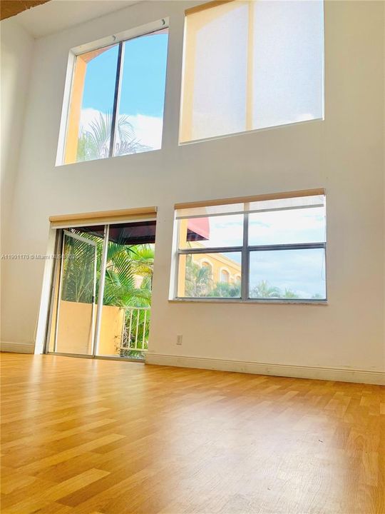 Recently Rented: $1,800 (1 beds, 1 baths, 982 Square Feet)