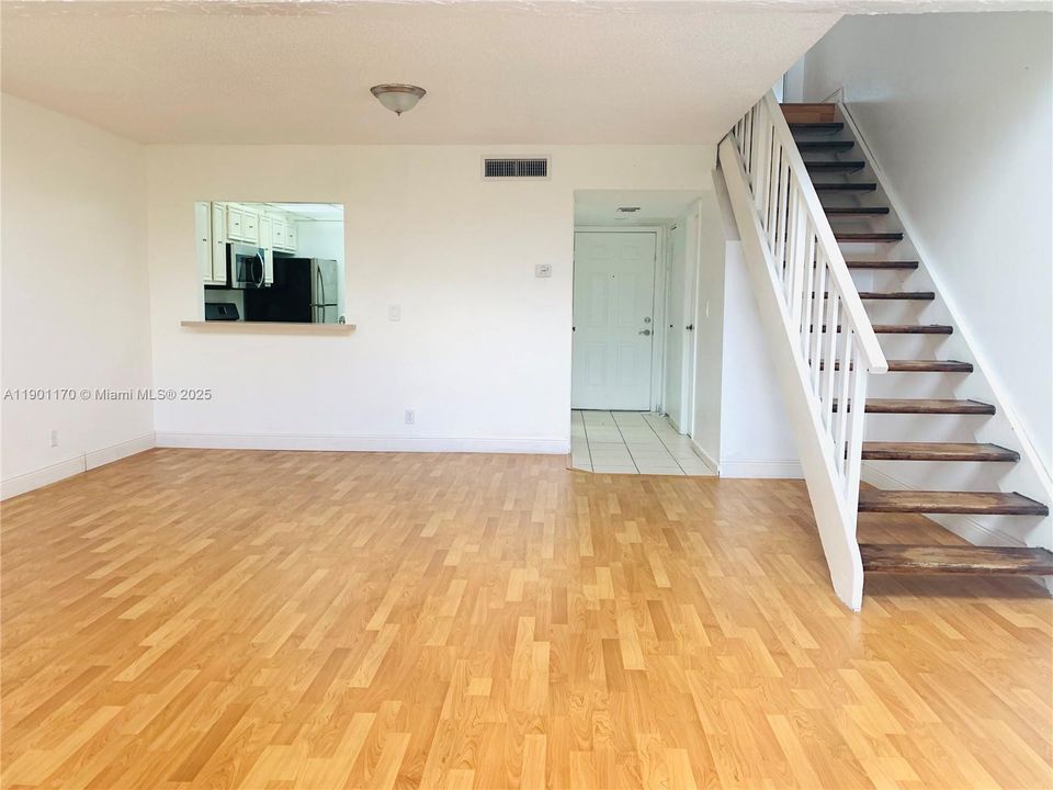 Recently Rented: $1,800 (1 beds, 1 baths, 982 Square Feet)