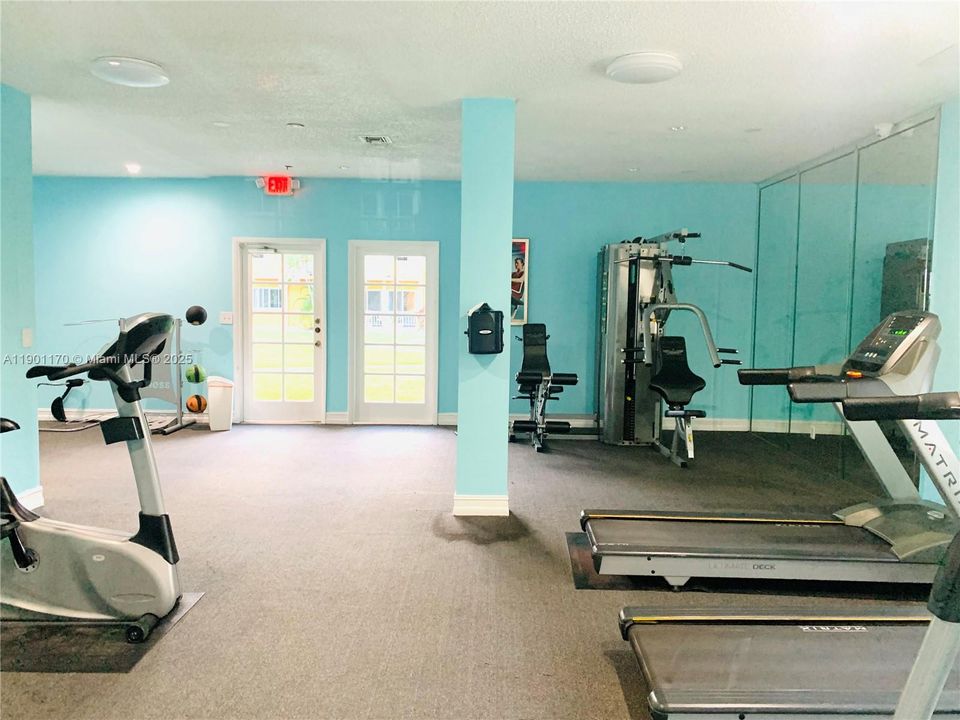 Recently Rented: $1,800 (1 beds, 1 baths, 982 Square Feet)