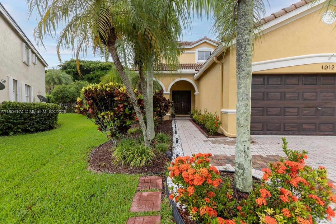 For Rent: $6,495 (4 beds, 3 baths, 2240 Square Feet)