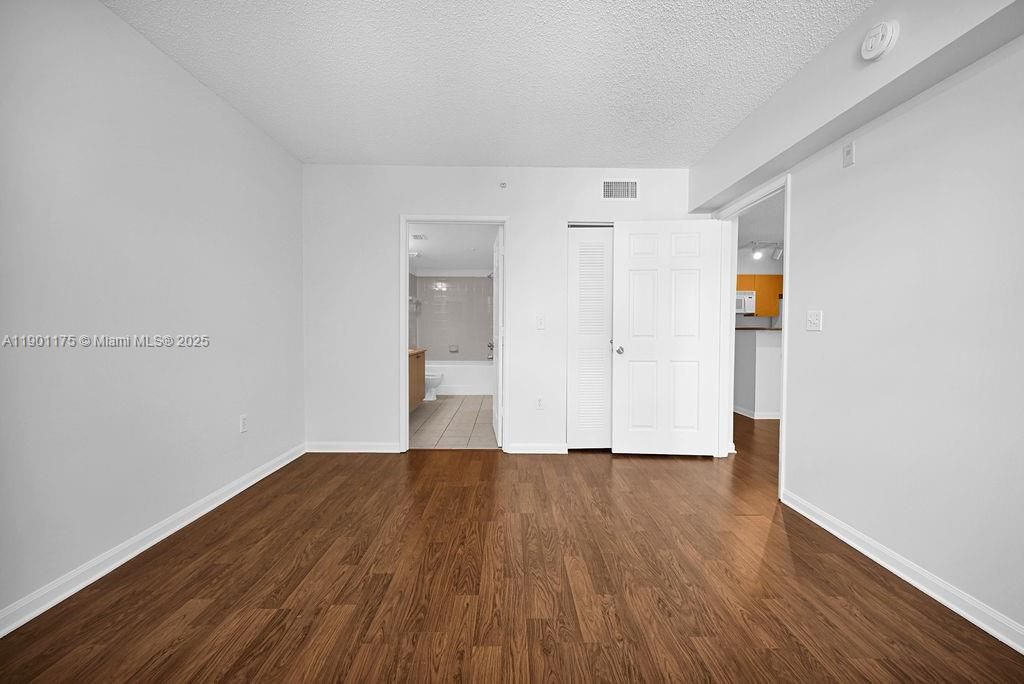 最近售出: $249,000 (1 贝兹, 1 浴室, 736 平方英尺)