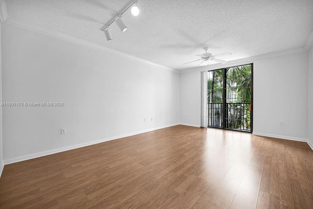 最近售出: $249,000 (1 贝兹, 1 浴室, 736 平方英尺)