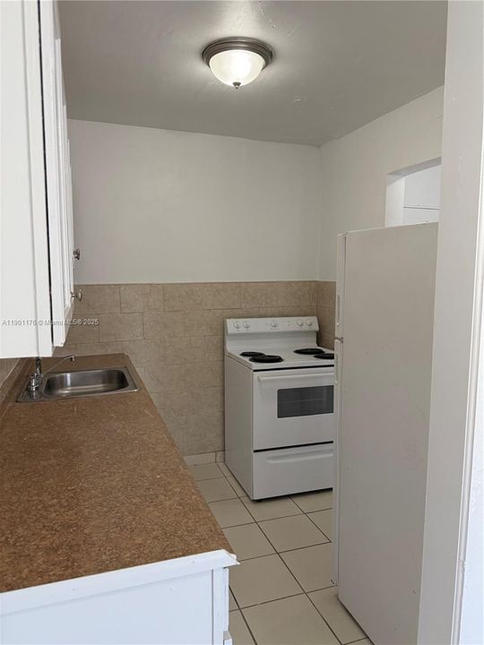 For Rent: $2,050 (2 beds, 1 baths, 800 Square Feet)