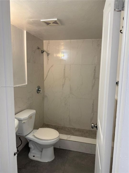 For Rent: $2,050 (2 beds, 1 baths, 800 Square Feet)