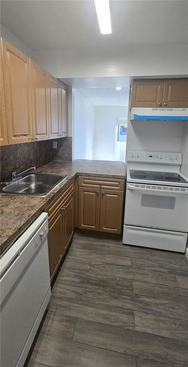 For Rent: $2,040 (2 beds, 2 baths, 750 Square Feet)