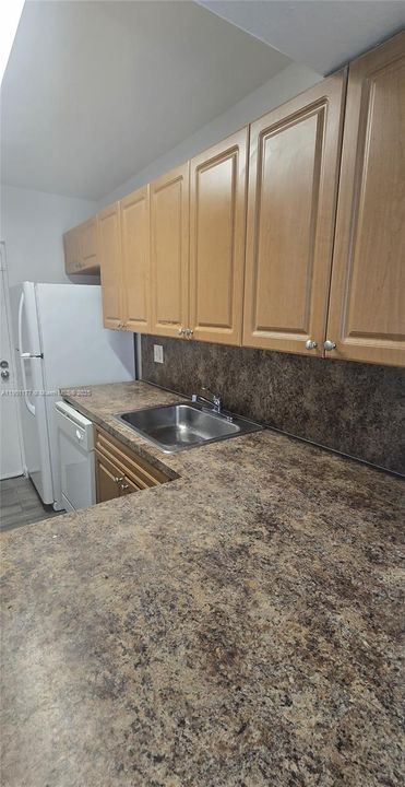 For Rent: $2,040 (2 beds, 2 baths, 750 Square Feet)