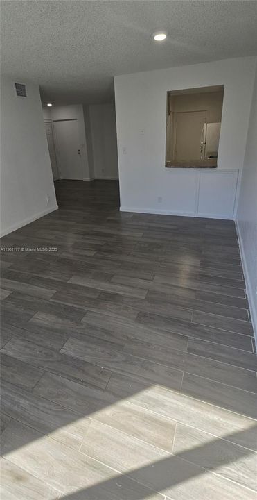 For Rent: $2,040 (2 beds, 2 baths, 750 Square Feet)