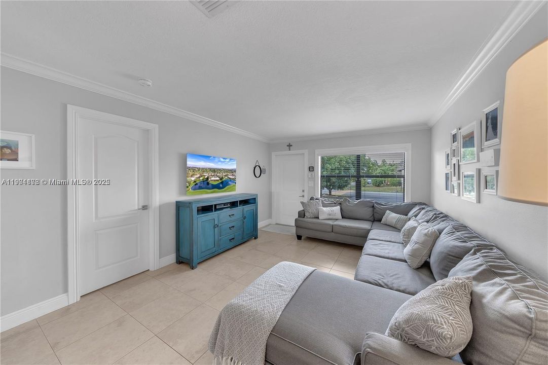 Recently Rented: $3,271 (3 beds, 2 baths, 1110 Square Feet)