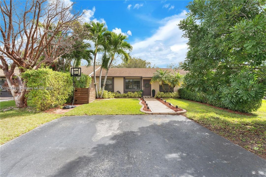 Recently Rented: $3,271 (3 beds, 2 baths, 1110 Square Feet)