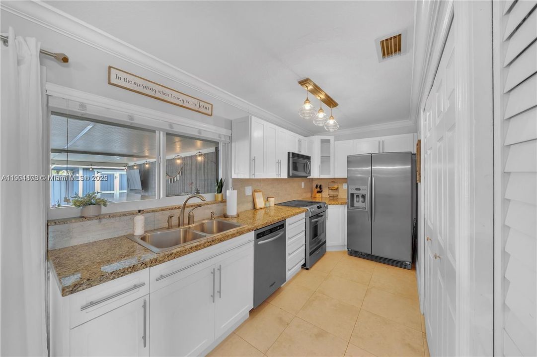 Recently Rented: $3,271 (3 beds, 2 baths, 1110 Square Feet)