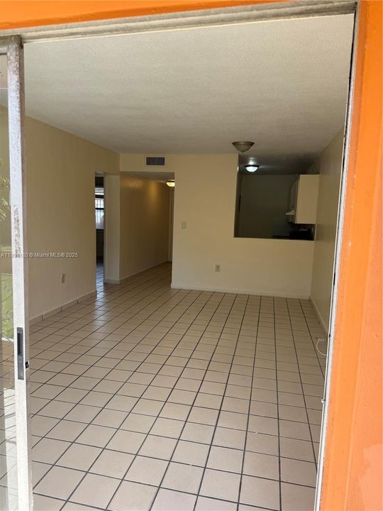 For Rent: $1,800 (1 beds, 1 baths, 800 Square Feet)