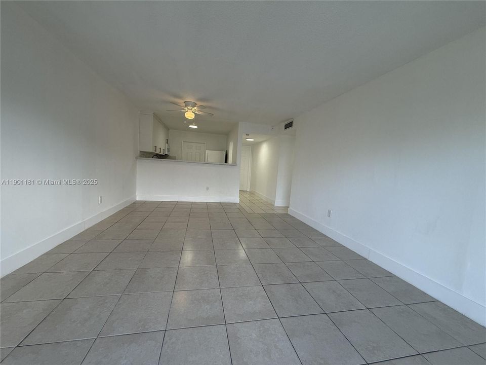 For Rent: $2,000 (2 beds, 2 baths, 920 Square Feet)