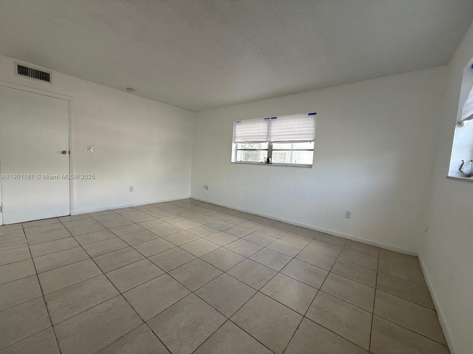 For Rent: $2,000 (2 beds, 2 baths, 920 Square Feet)