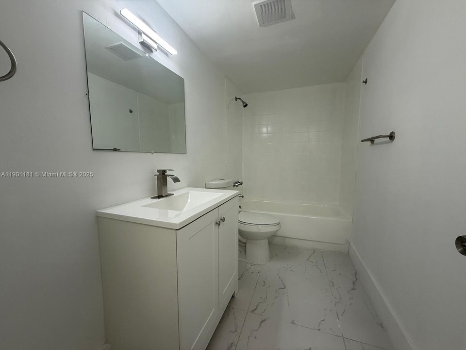For Rent: $2,000 (2 beds, 2 baths, 920 Square Feet)