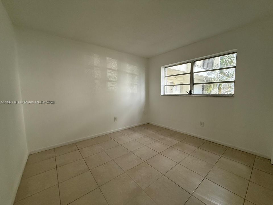 For Rent: $2,000 (2 beds, 2 baths, 920 Square Feet)