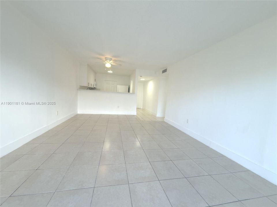 For Rent: $2,000 (2 beds, 2 baths, 920 Square Feet)