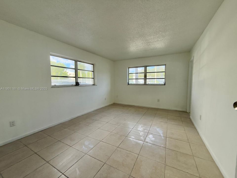 For Rent: $2,000 (2 beds, 2 baths, 920 Square Feet)
