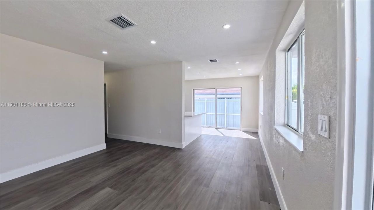 На продажу: $584,950 (3 спален, 2 ванн, 1535 Квадратных фут)