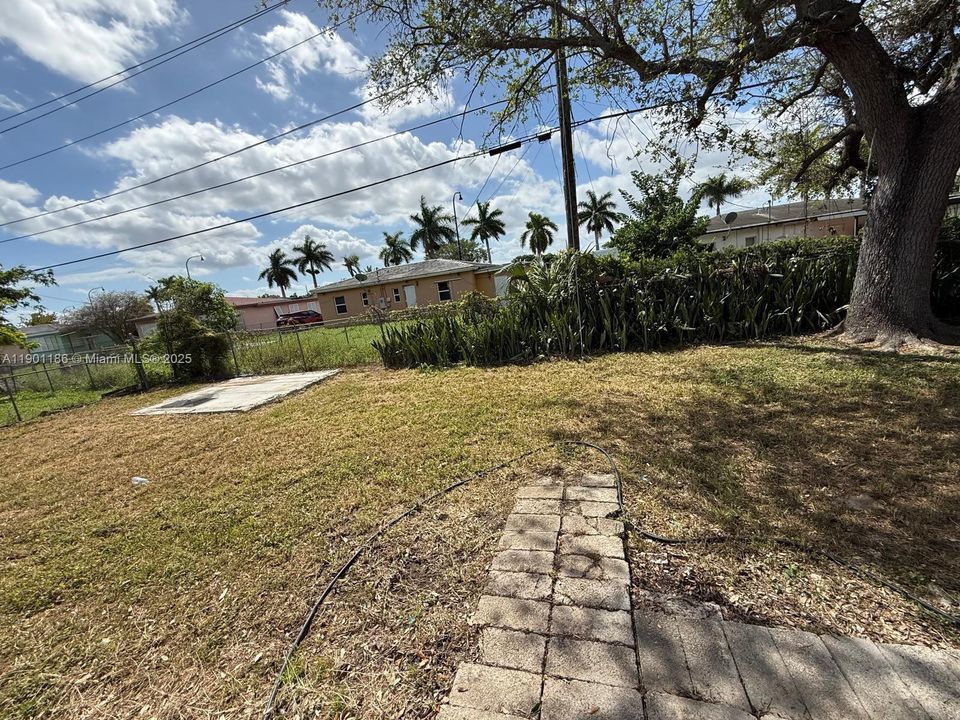 Recently Rented: $2,900 (4 beds, 2 baths, 1186 Square Feet)