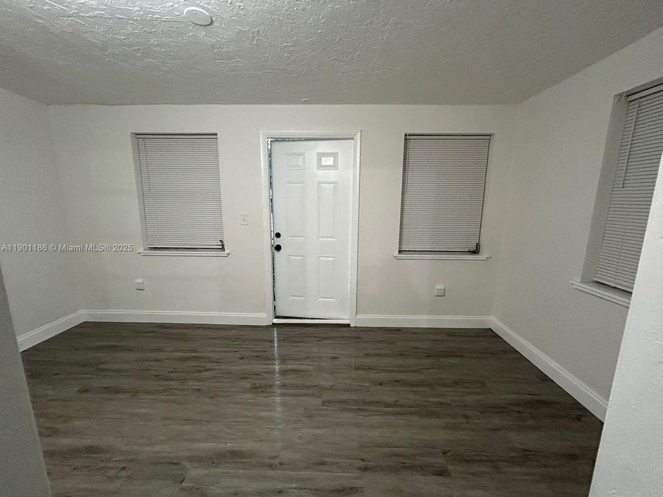 Recently Rented: $2,900 (4 beds, 2 baths, 1186 Square Feet)