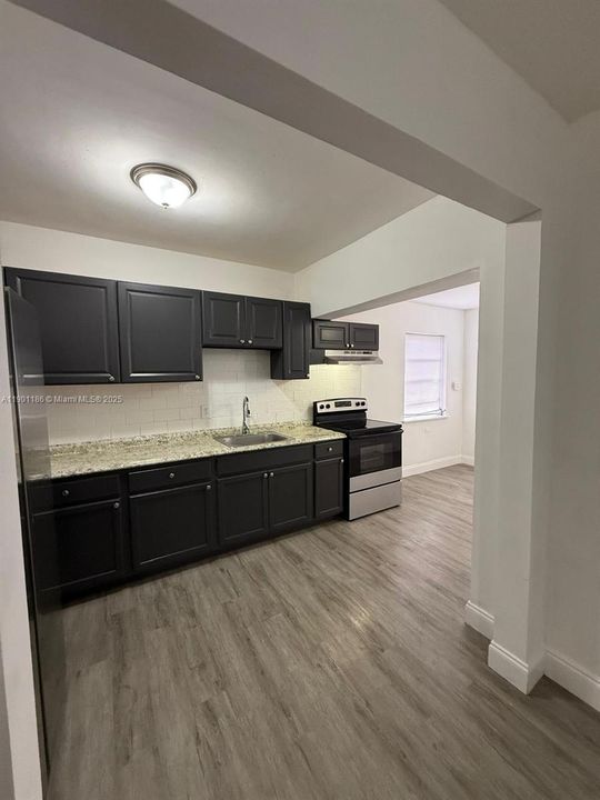 Recently Rented: $2,900 (4 beds, 2 baths, 1186 Square Feet)