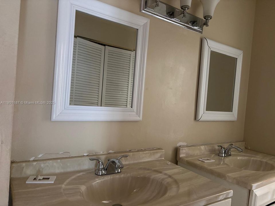 For Rent: $2,800 (3 beds, 2 baths, 1680 Square Feet)