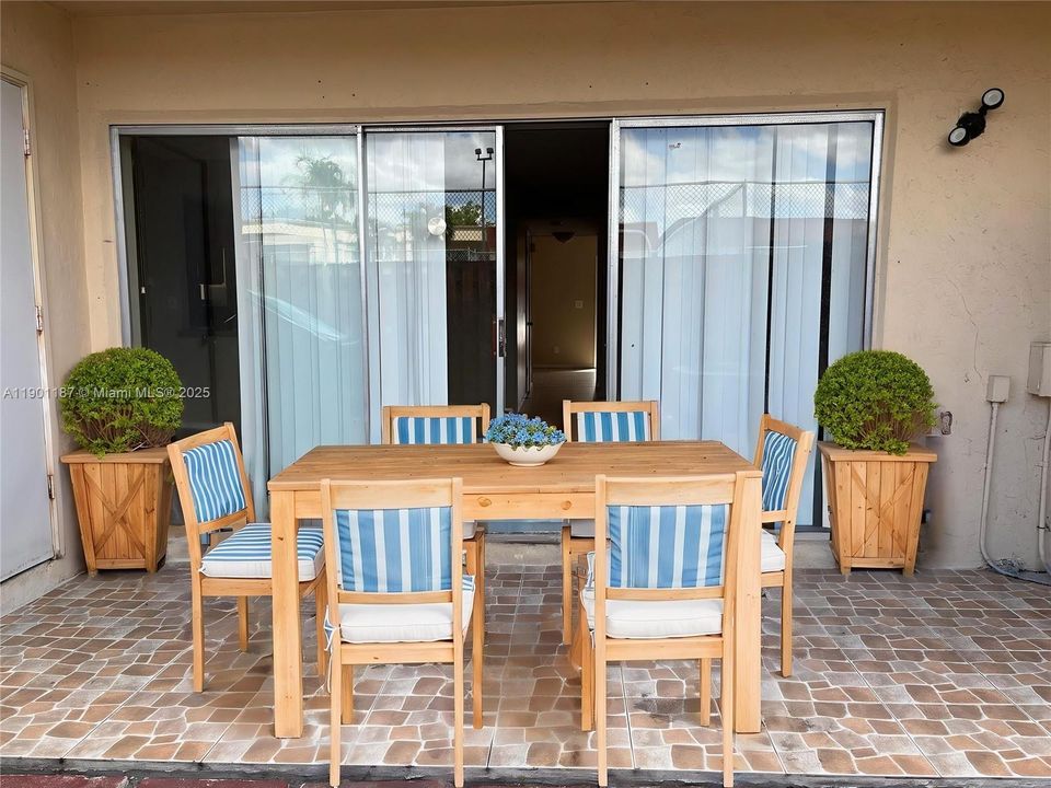 For Rent: $2,800 (3 beds, 2 baths, 1680 Square Feet)