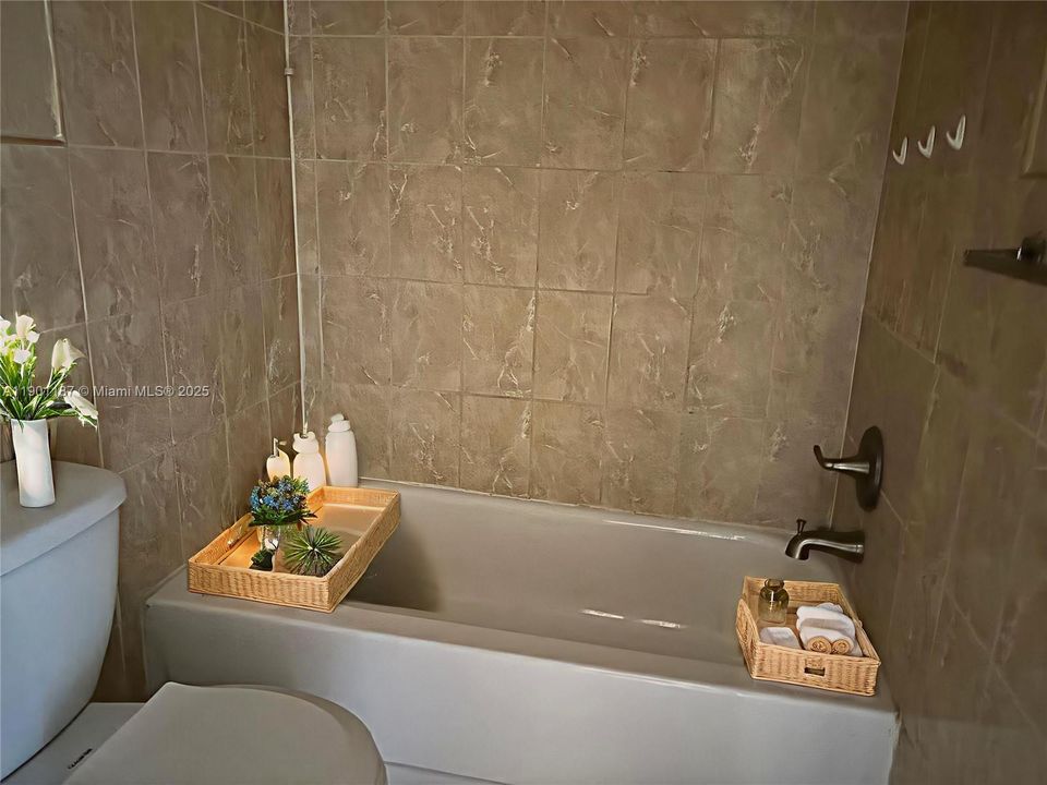 For Rent: $2,800 (3 beds, 2 baths, 1680 Square Feet)