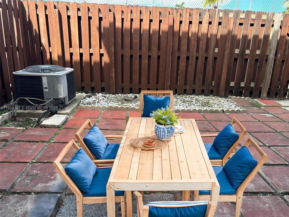 For Rent: $2,800 (3 beds, 2 baths, 1680 Square Feet)