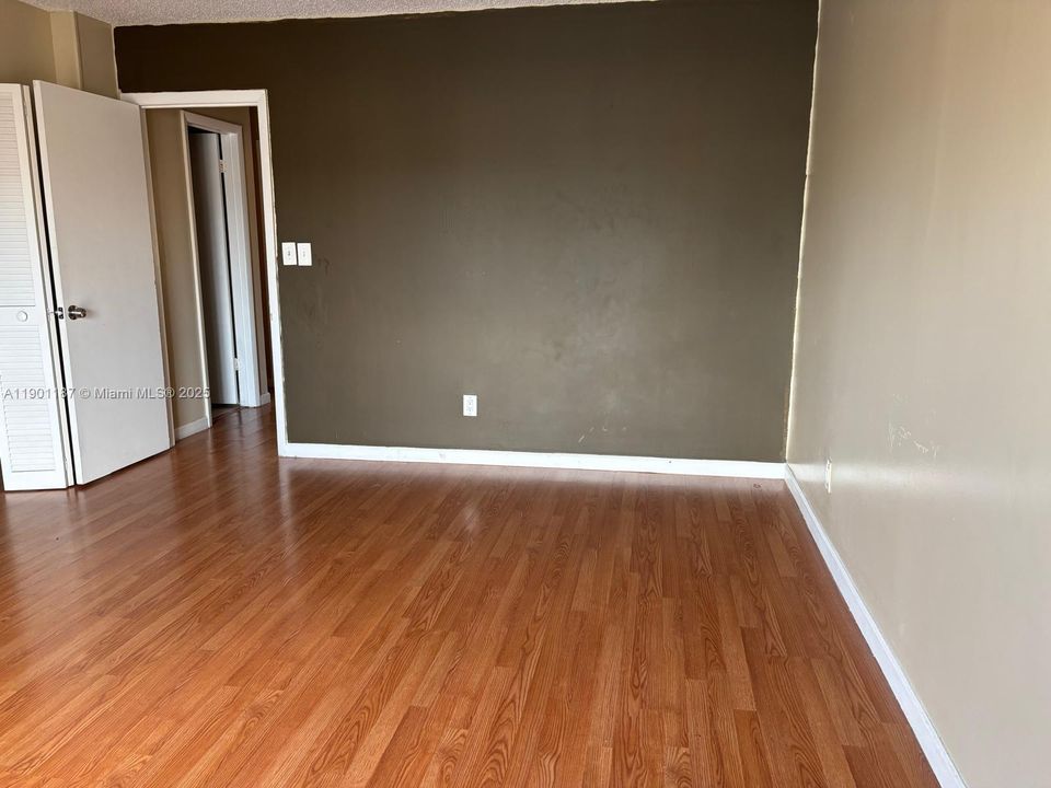 For Rent: $2,800 (3 beds, 2 baths, 1680 Square Feet)