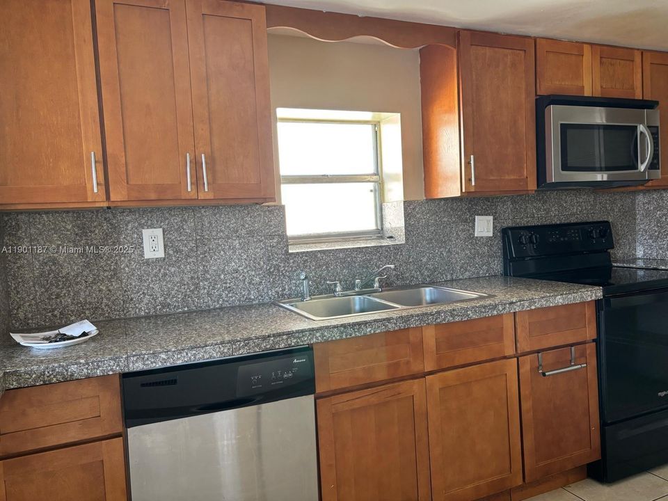 For Rent: $2,800 (3 beds, 2 baths, 1680 Square Feet)