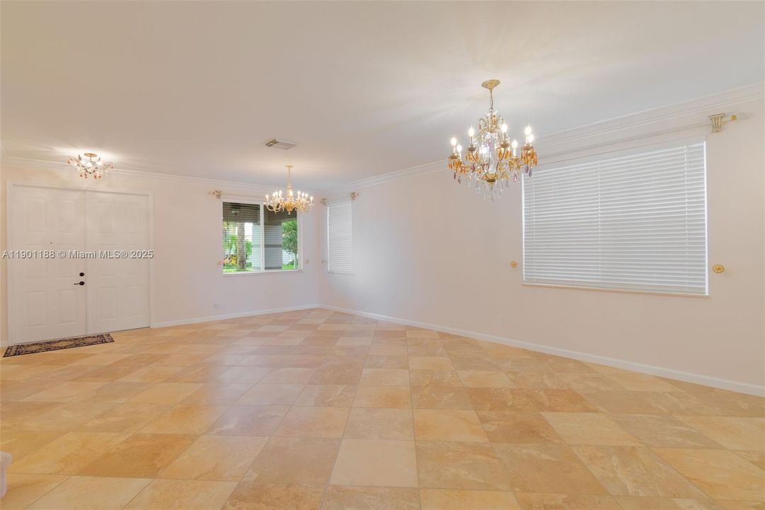 合同活跃: $3,500 (5 贝兹, 3 浴室, 3028 平方英尺)