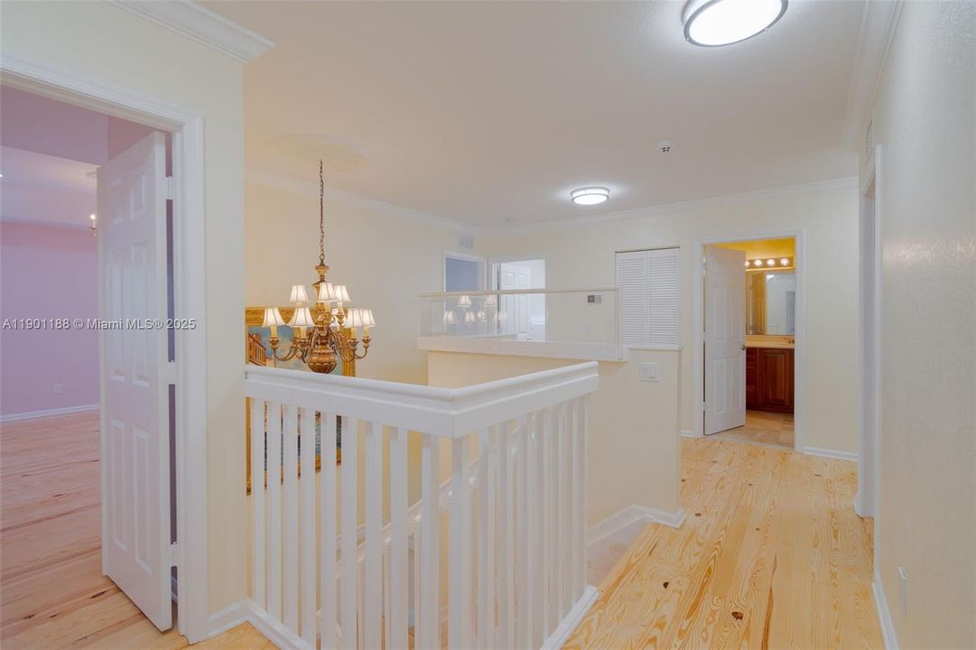 合同活跃: $3,500 (5 贝兹, 3 浴室, 3028 平方英尺)