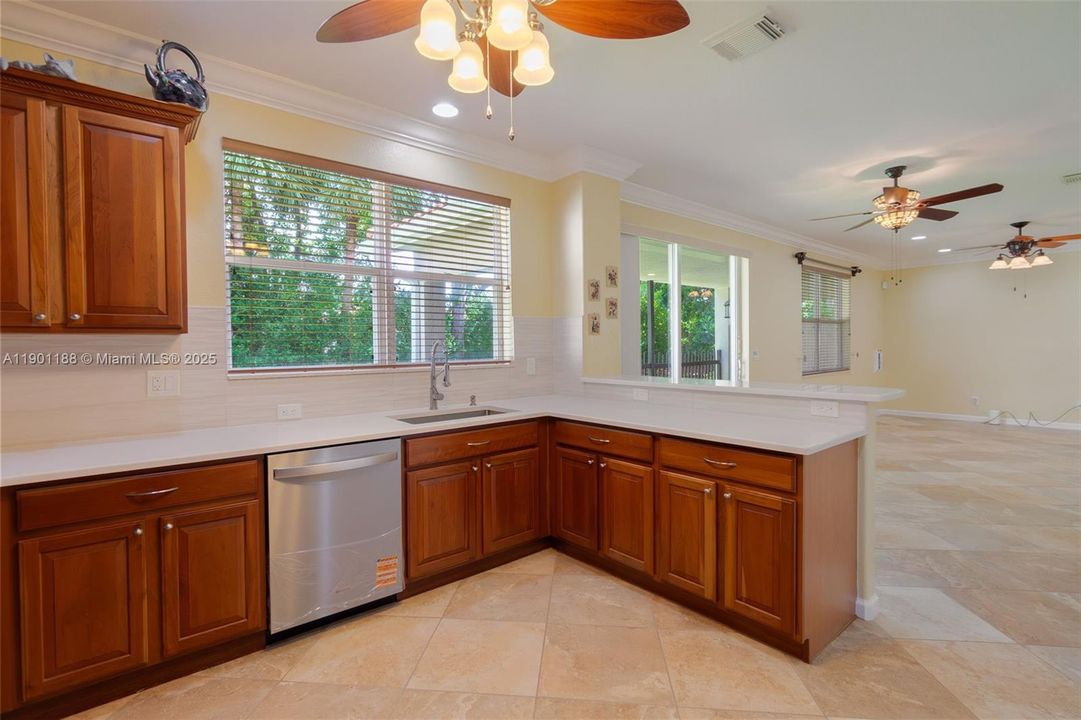 合同活跃: $3,500 (5 贝兹, 3 浴室, 3028 平方英尺)