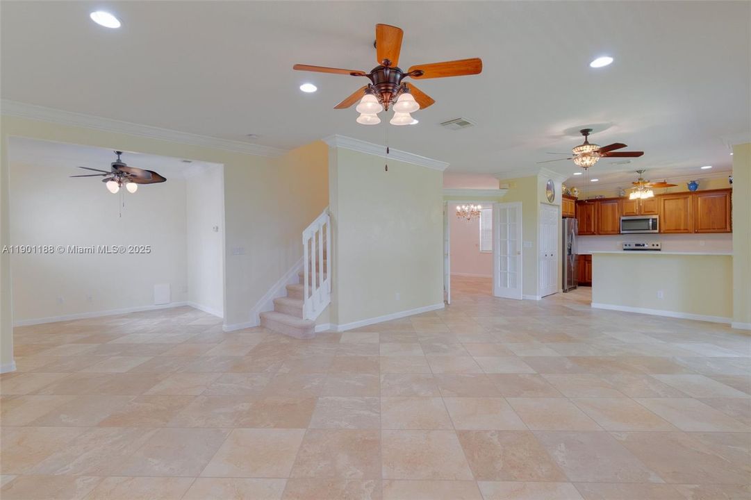 合同活跃: $3,500 (5 贝兹, 3 浴室, 3028 平方英尺)